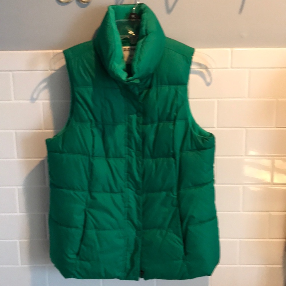 Old navy green puffed vest. Small